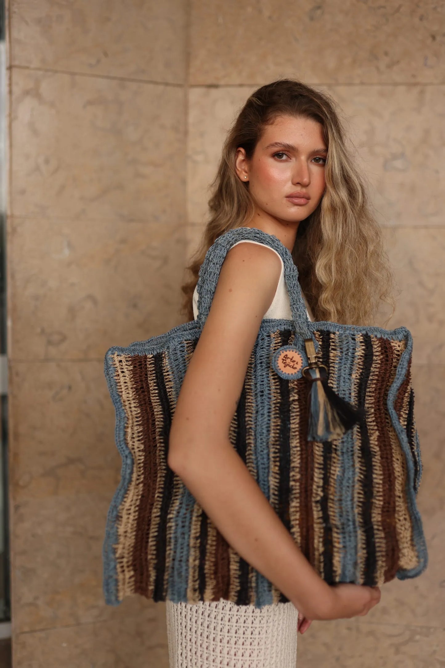 Maxi Tote en Fique Rayas Azul, Café y Beige