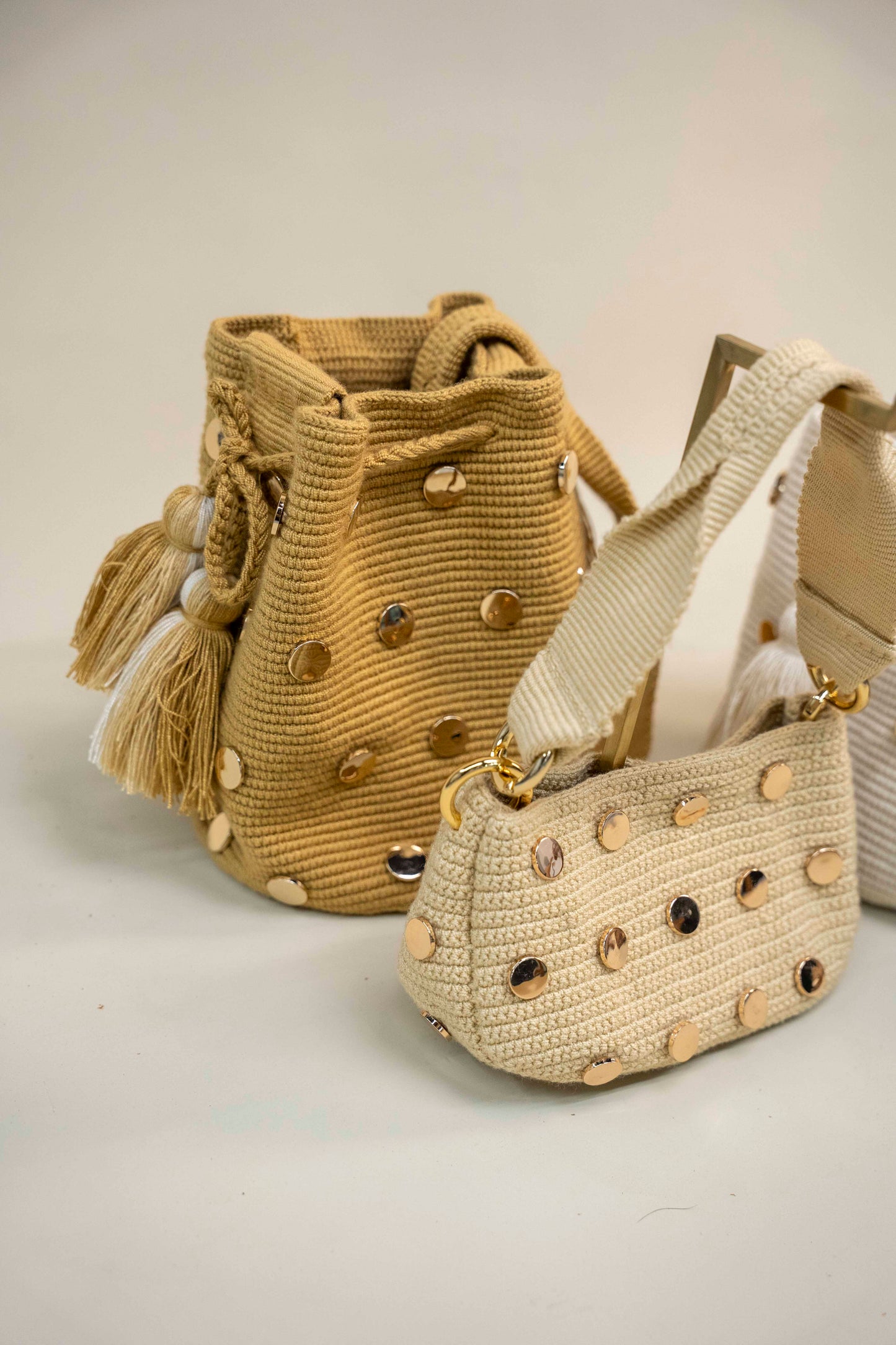 Mini Bag Tejida con Taches